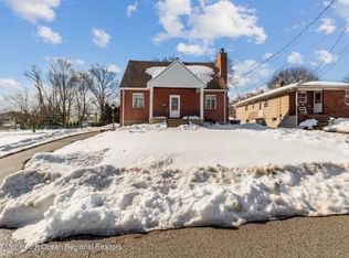 39 S Walnut Ave, Iselin, NJ 08830