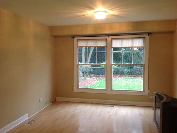 3rd image of 1337 Elm Dr