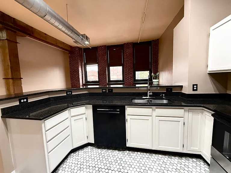 200 Main St #209 — Photo 6