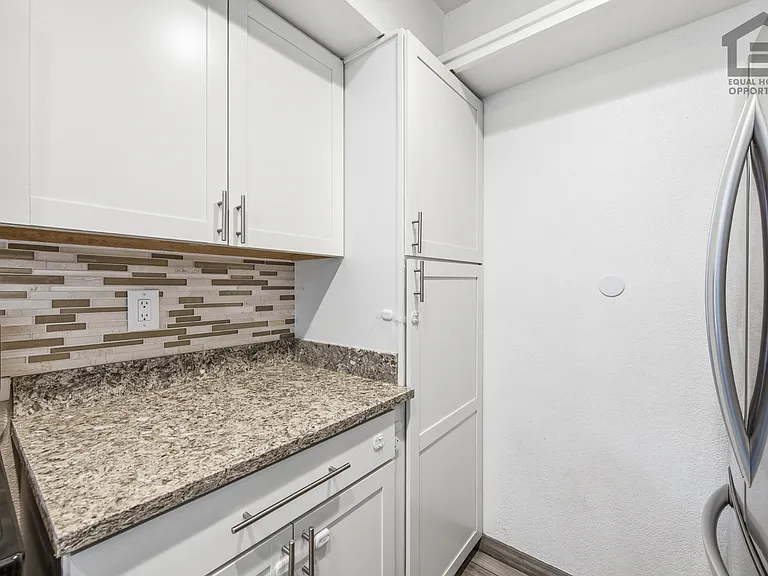 6011 W Townley Ave — Photo 12