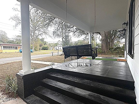 3rd image of 2995 Russ St