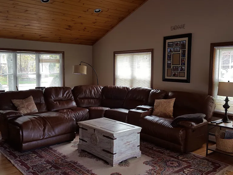 2381 Cranston St — Photo 12