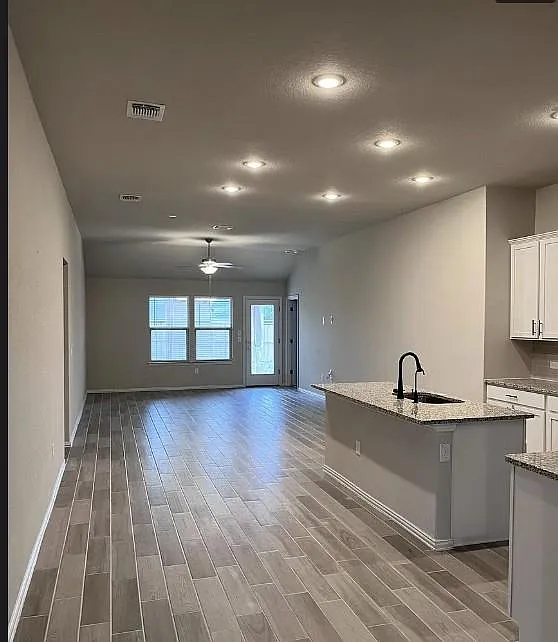 3 bed, 2.0 bath, 1707 sqft, $2,250 — Photo 3