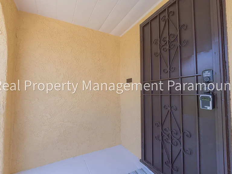 1867 S Redondo Blvd — Photo 5