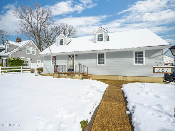 201 8th Street, Belford, NJ 07718