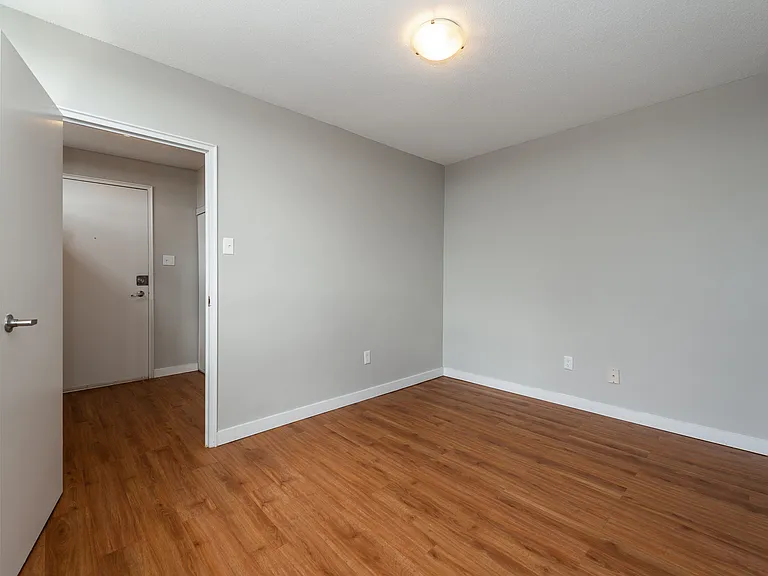 1161 Wellington St W — Photo 25