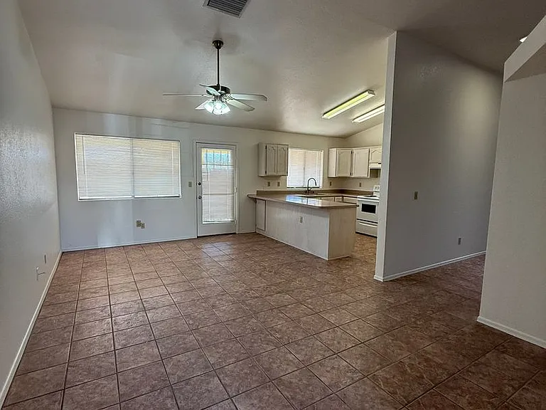 2791 W Redmond Dr — Photo 9