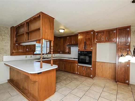 2nd image of 316 Lawana Dr