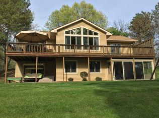 13526 Lakebrook Dr, Fenton, MI 48430