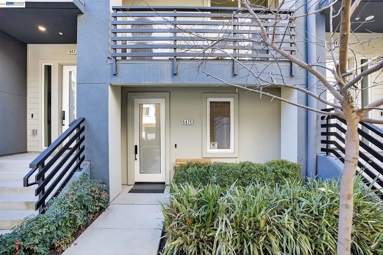3 bed, $1,400 — Photo 1
