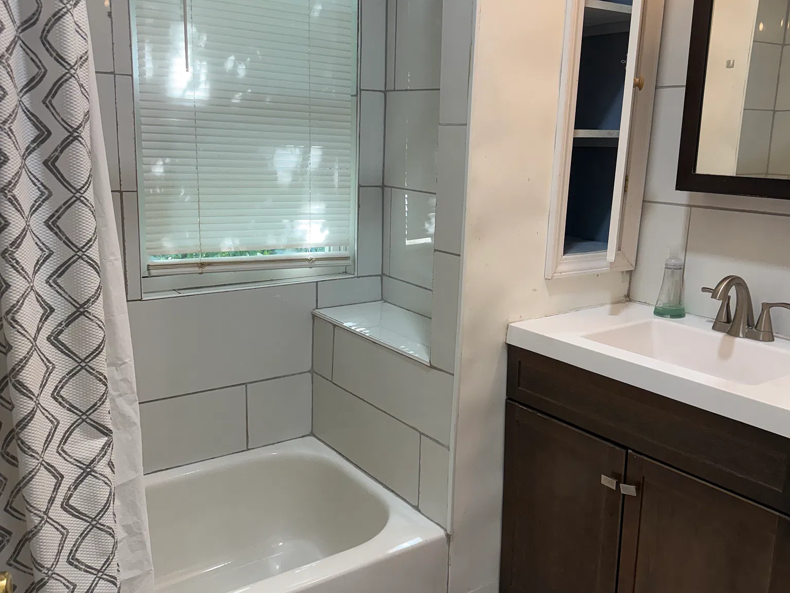 3 bed, 1065 sqft, $2,300 — Photo 3
