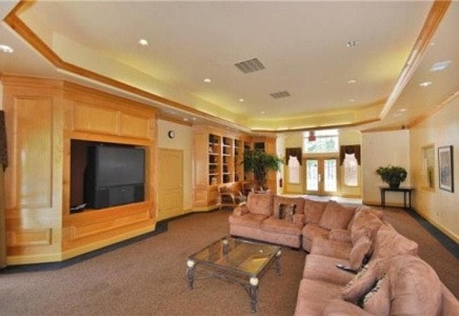 Club House-3