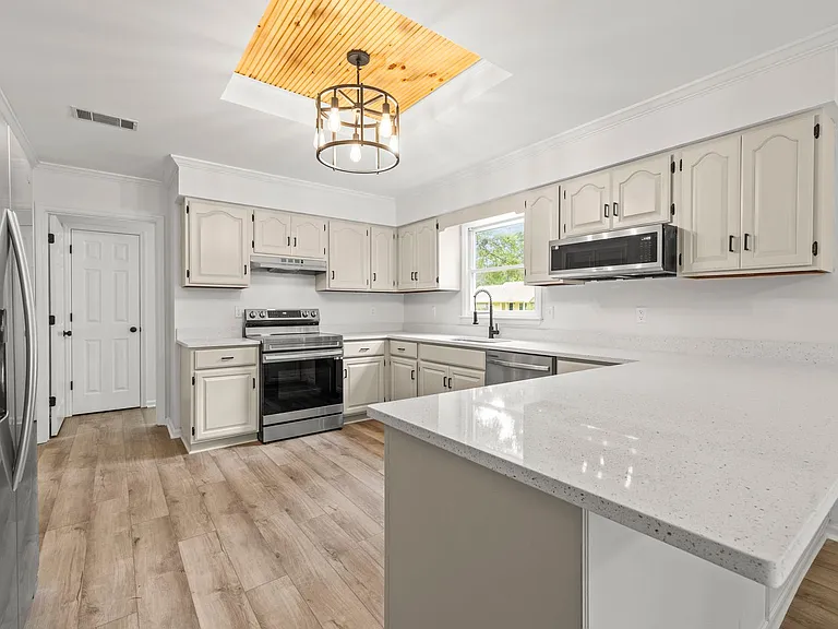 390 Steele Wood Dr — Photo 16