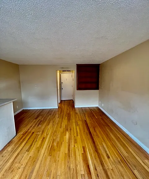 Corona Manor Apartments — Photo 20