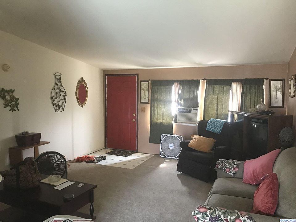 2nd image of 301 N 4th St