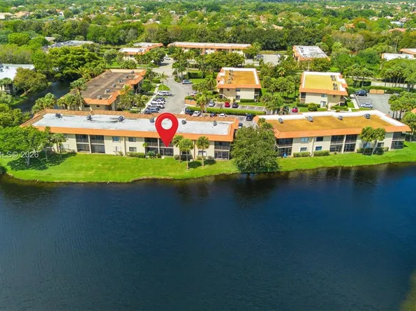 390 Lakeview Dr APT 102, Weston, FL 33326