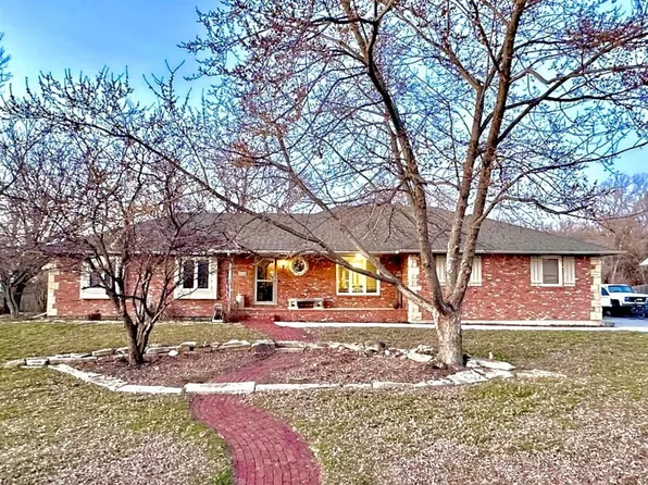 606 E 1st St, Whitewater, KS 67154