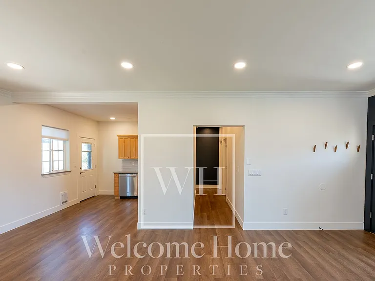 411 SE 8th St — Photo 12