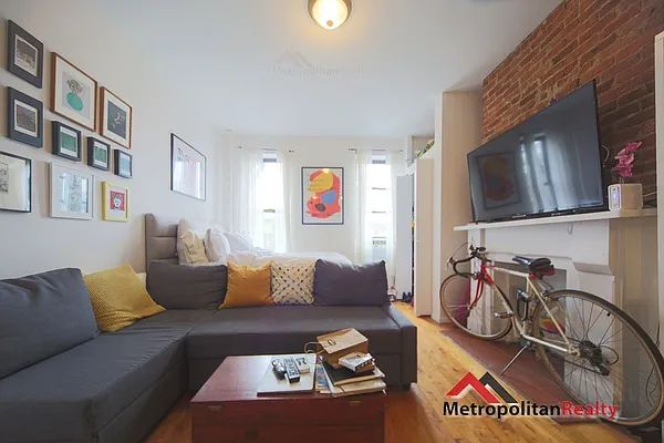 Rented by Metropolitan Realty | media 2