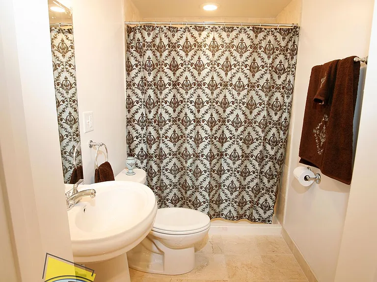 6954 N Greenview Ave — Photo 7