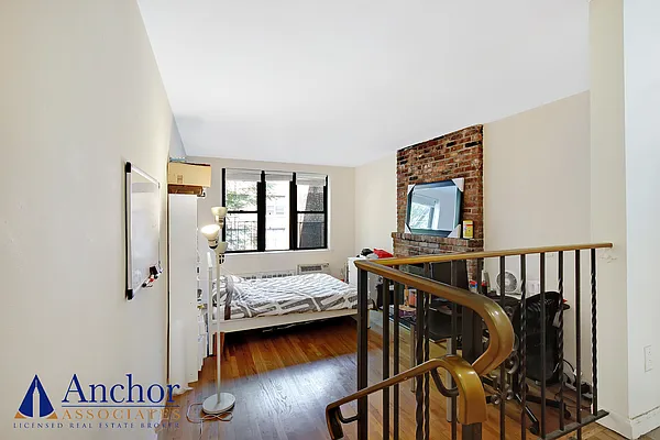 Rented by Anchor Associates | media 16