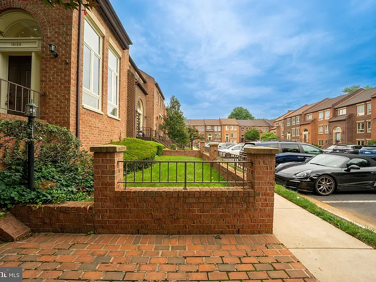 10168 Turnberry Pl — Photo 2