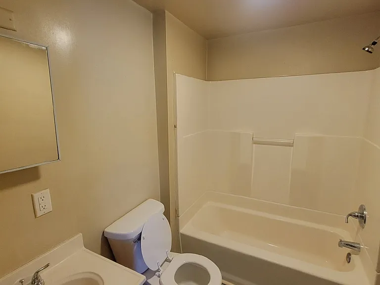 1602 S Butler Ave — Photo 3