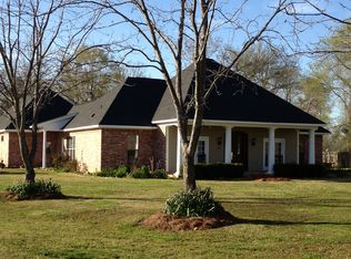 422 Clover Ln, Bossier City, LA 71112