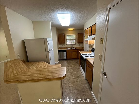 5th image of 104 Caspia Ct