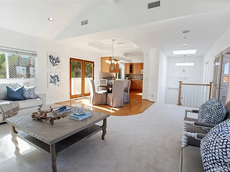 2012 Mathews Ave #C — Photo 6