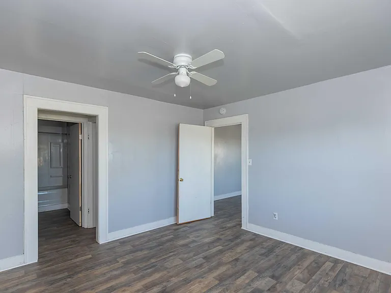 821 S Travis St #2 — Photo 7