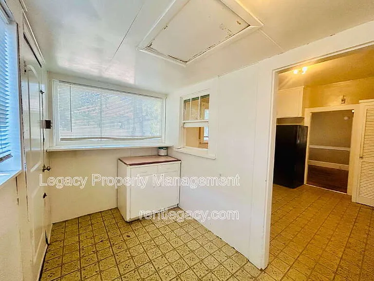 2300 E St — Photo 12