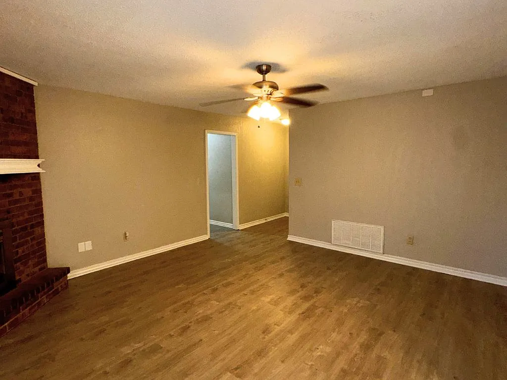 5904 SE 8th St. Midwest City, OK 73110 — Photo 3