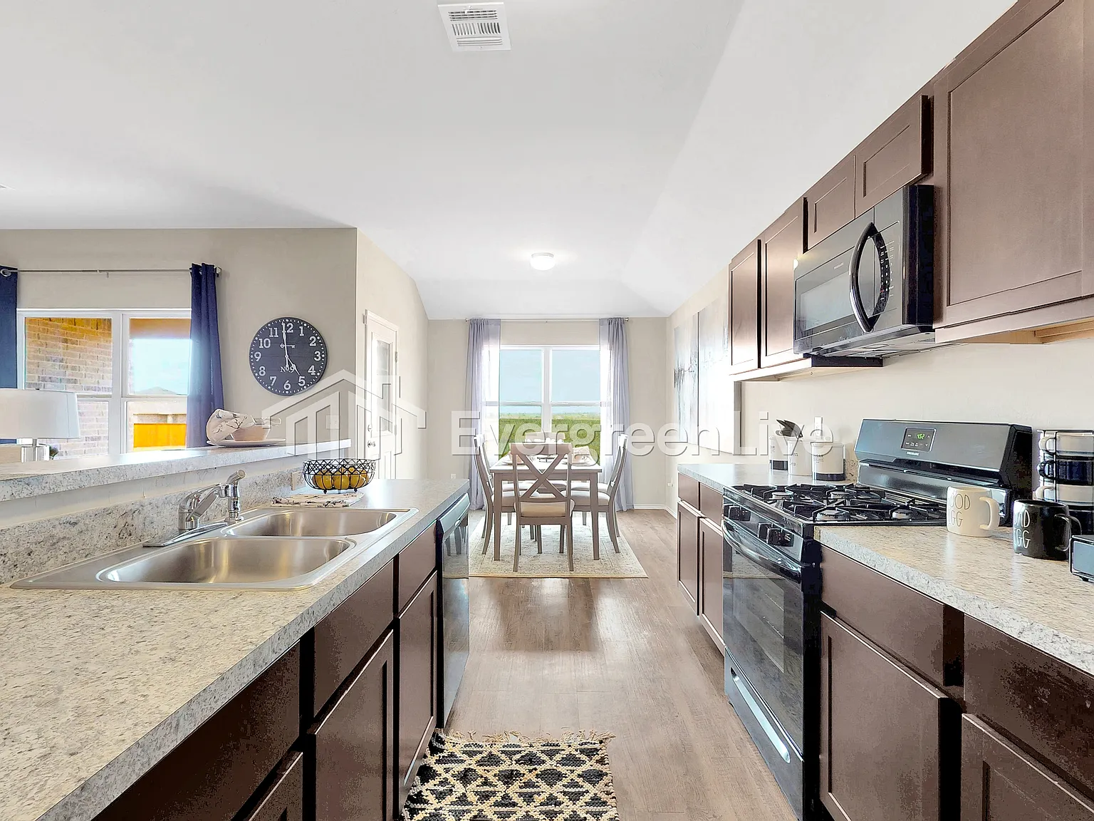 4 bed, 2.0 bath, 1613 sqft, $1,555 — Photo 3
