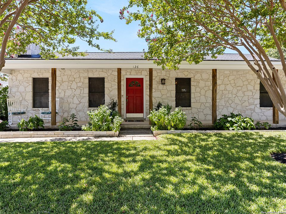 2nd image of 126 BLUEBONNET CIR