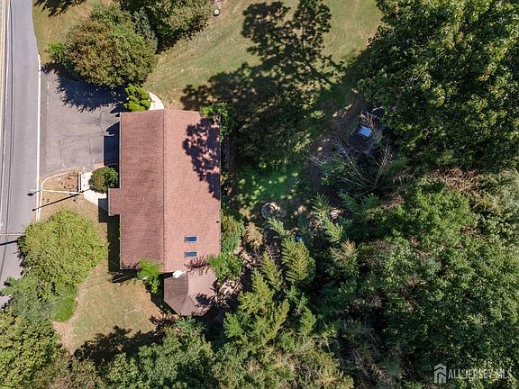 2nd image of 547 Lake Blvd
