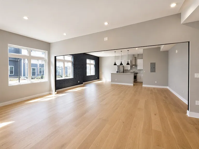 60 Cross St E #308 — Photo 15