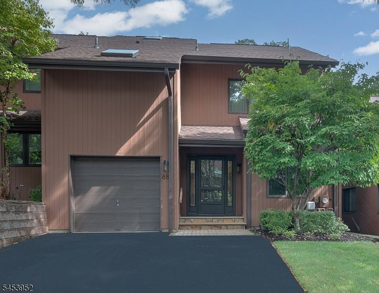 1st image of 88 Sullivan Dr