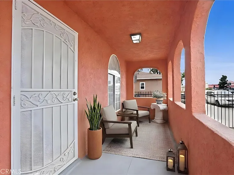 236 W Arbor Vitae St — Photo 4