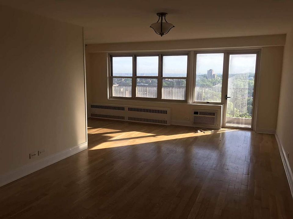 1st image of 12333 83rd Ave APT 706