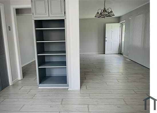 4th image of 1386 Superior Ave