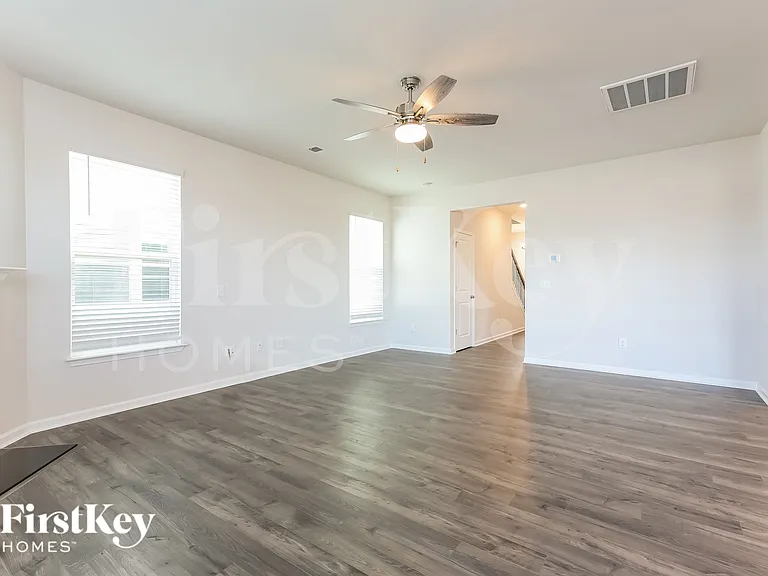 608 Goldburn Way — Photo 5