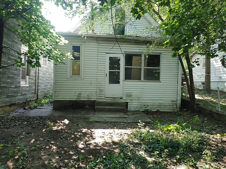 2011 W Ann St — Photo 9