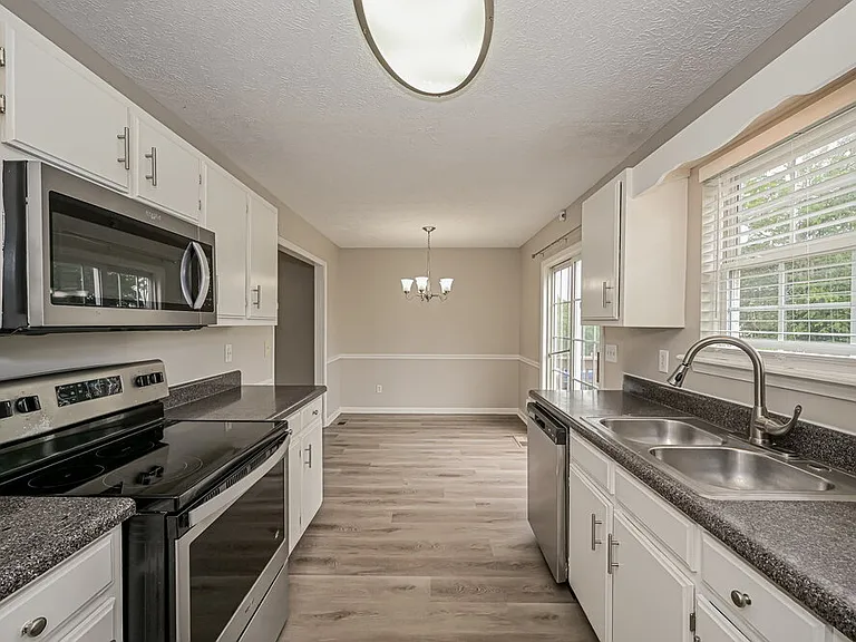 1711 Luton Dr — Photo 9