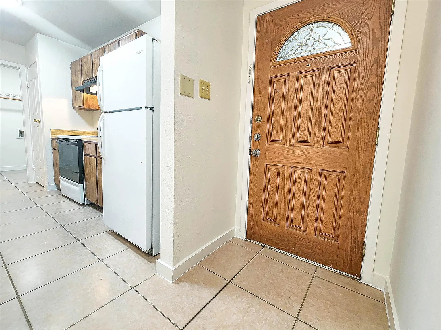 3 bed, 2.0 bath, 1330 sqft, $1,725 — Photo 3