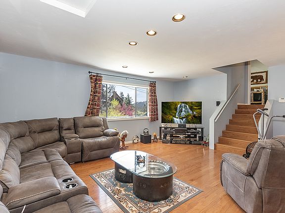 4th image of 32460 Scandia Dr