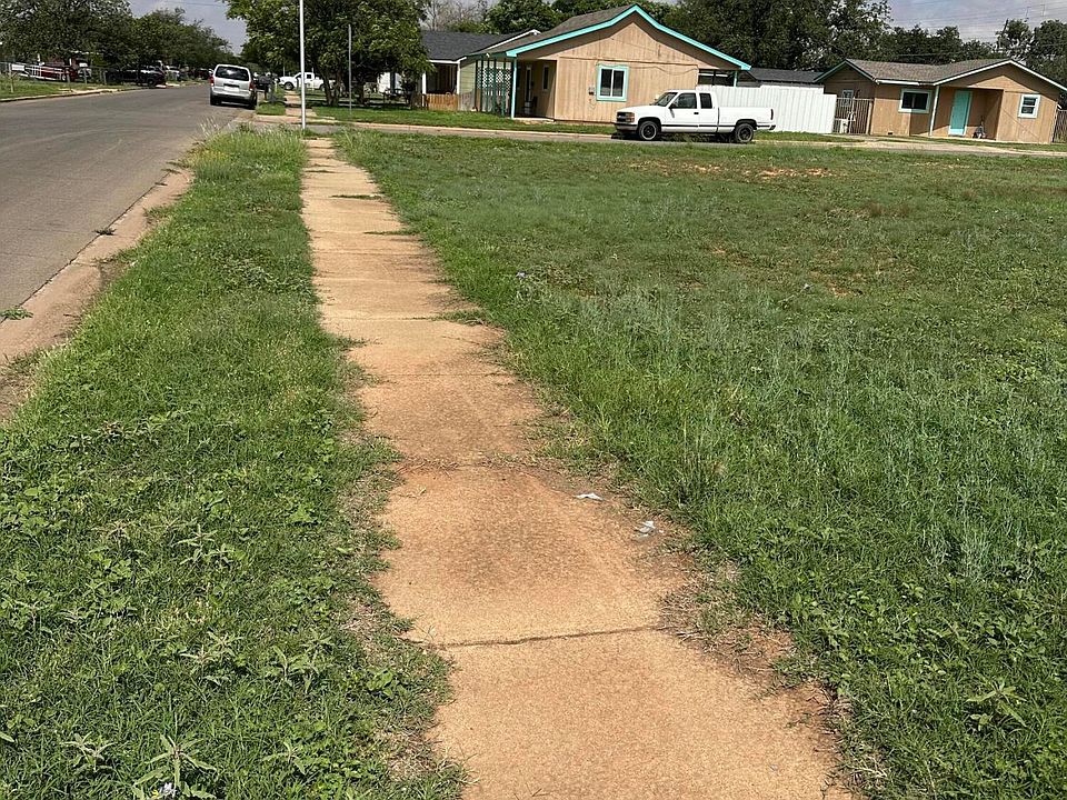 1st image of 2916 1st St