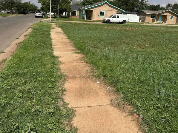 2916 1st St, Lubbock, TX 79415