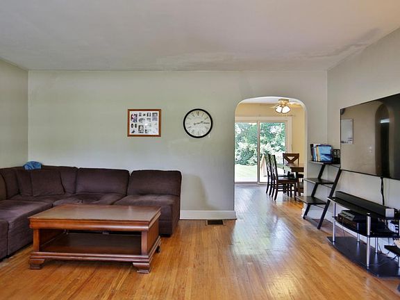 5th image of 2305 Hawthorne Ave