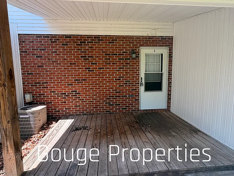 100 Hillcrest Dr #3 — Photo 12